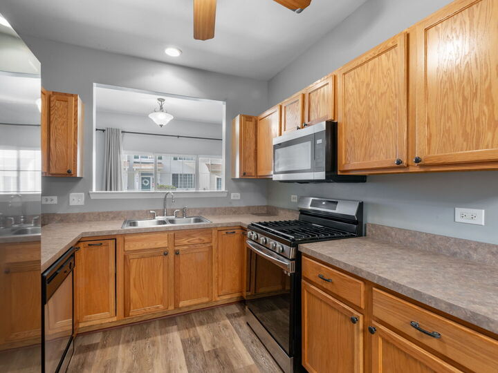 Property Photo:  798 County Line Road 798  IL 60502 