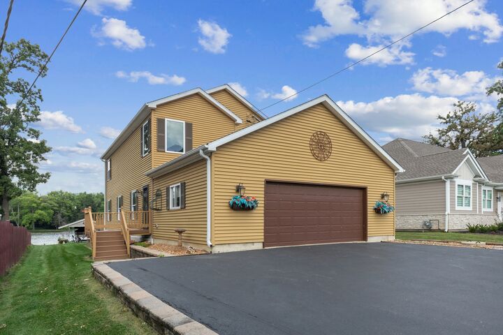 Property Photo: 2019 N Woodlawn Park Avenue IL 60051