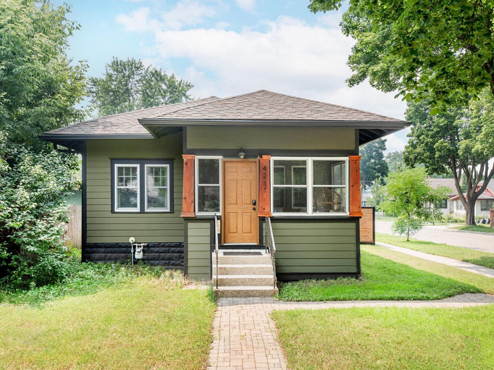 Property Photo:  421 Snelling Avenue S  MN 55105 