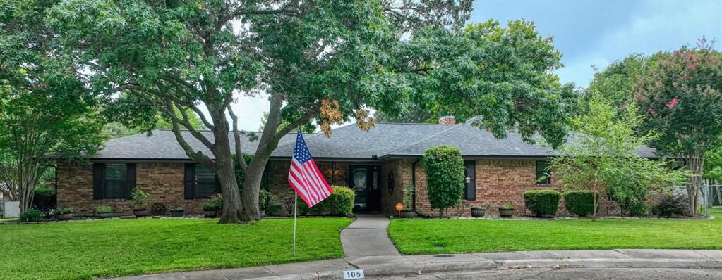 Property Photo: 105 Santa Fe Circle TX 75165