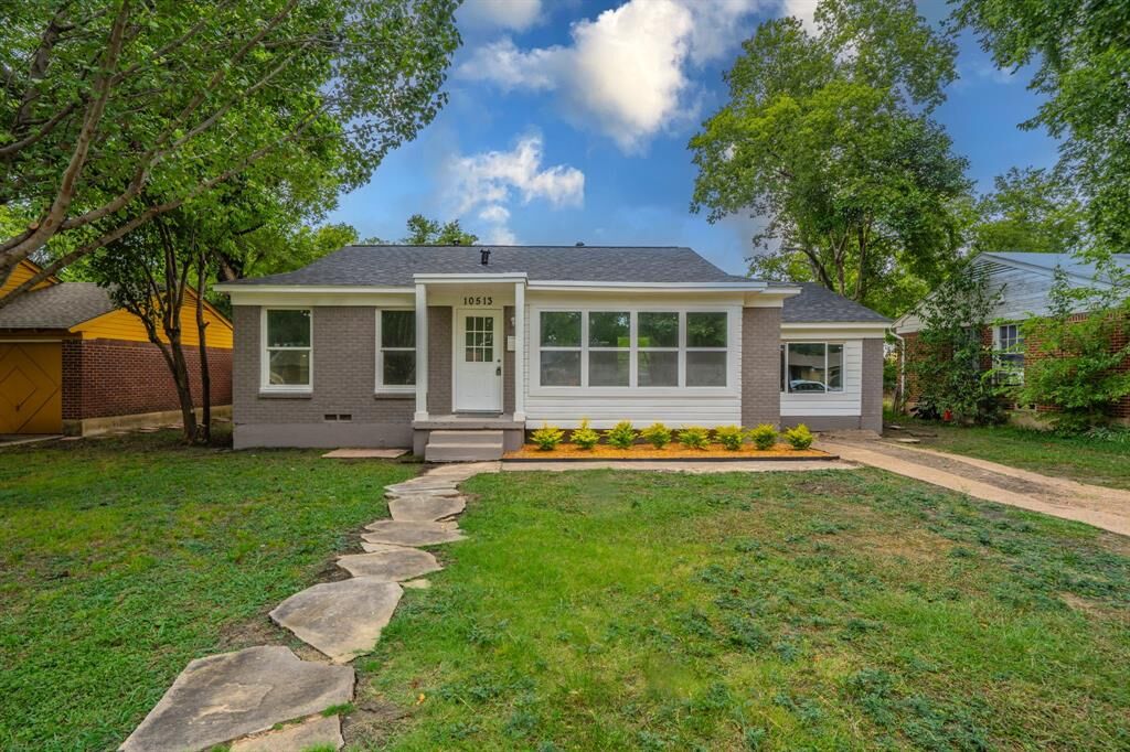 Property Photo: 10513 Aledo Drive TX 75228