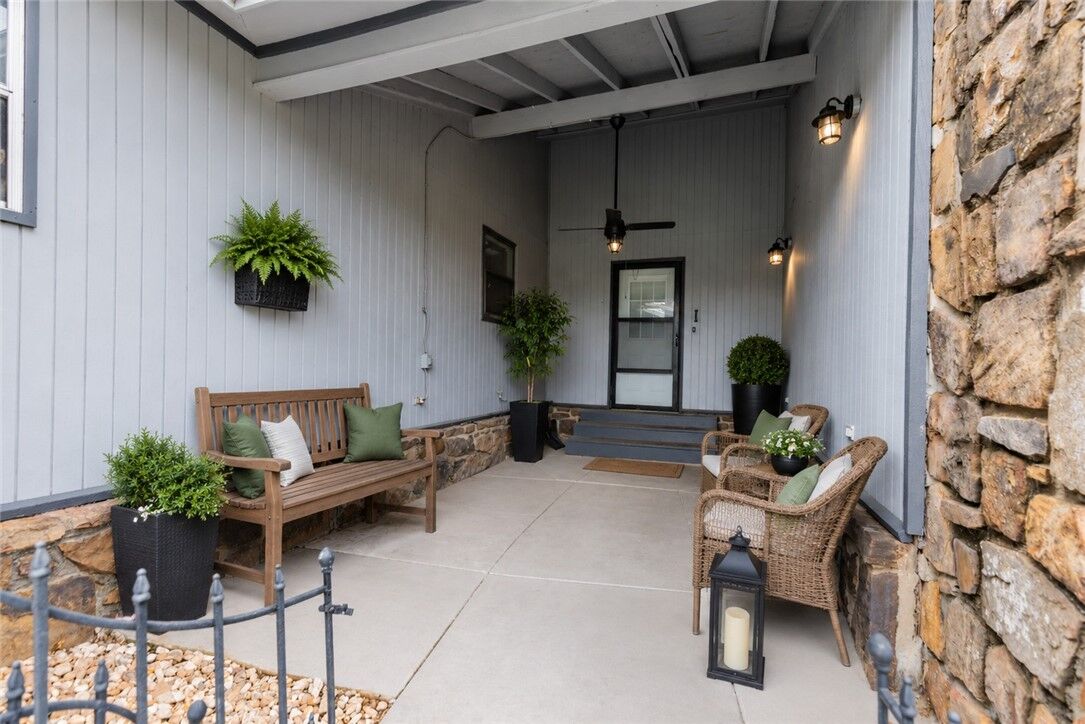 Property Photo: 1013 W Linden Street AR 72756