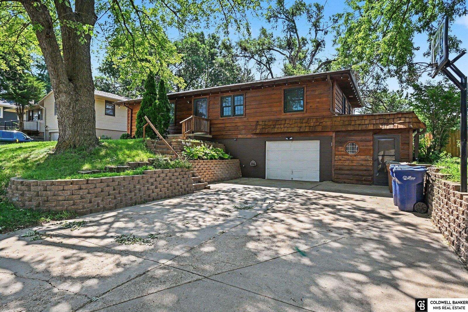 Property Photo:  1307 Hansen Avenue  NE 68005 