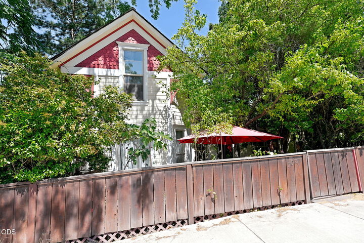 Property Photo:  508 N Main Street  OR 97520 