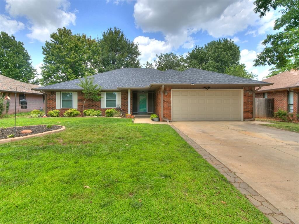Property Photo: 2901 Allens Trail OK 73012