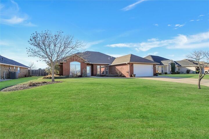 Property Photo:  2905 Hunter Pointe  OK 73521 