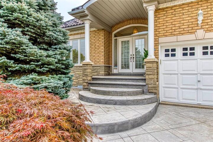 Property Photo: 2839 Bushland Crescent ON L5J 1Y1