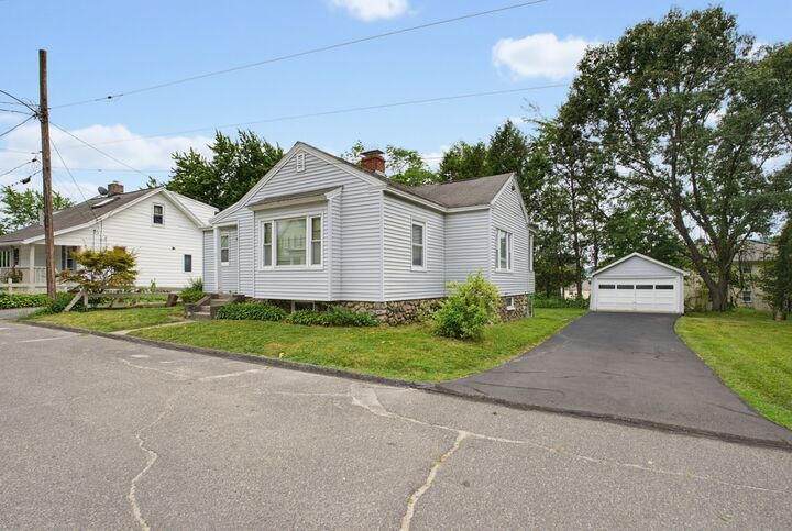 Property Photo:  17 Reynolds St  MA 01606 