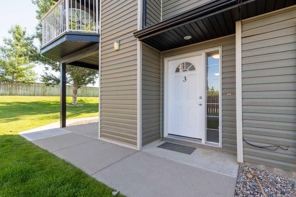Property Photo:  750 Heritage Boulevard W 3  AB T1K 7Z6 
