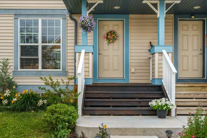 Property Photo: 240 Elgin Meadows Gardens SE AB T2Z 0M4
