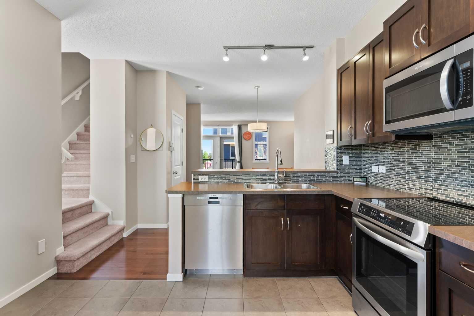 Property Photo:  58 Evansview Road NW  AB T3P 0L2 