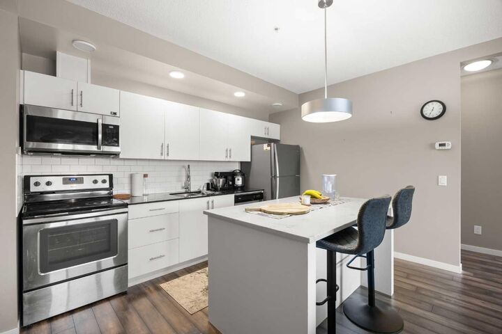 Property Photo:  4818 Varsity Drive NW 208  AB T3A 1A3 