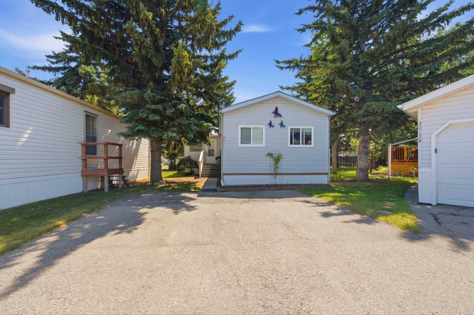 Property Photo: 3011 Burroughs Manor NE AB T1Y 6K1