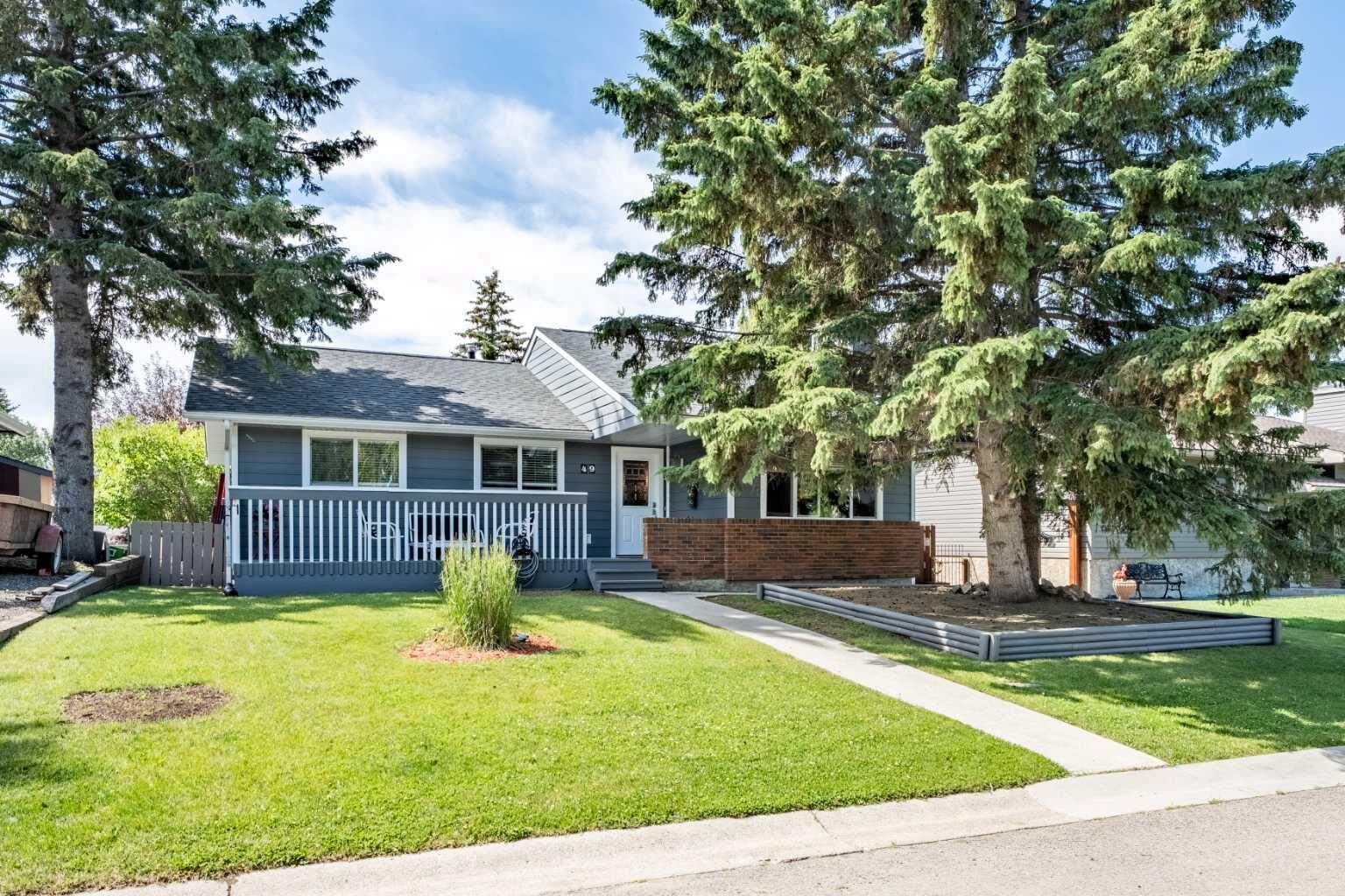 Property Photo:  49 Lock Crescent  AB T1S 1E8 