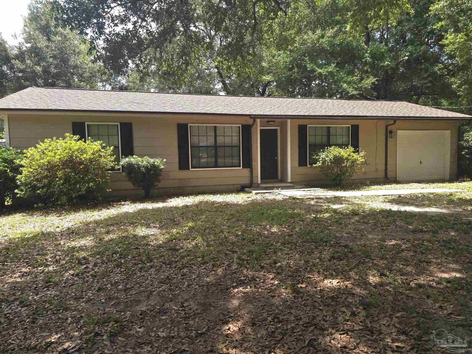 Property Photo: 3005 Lenora Cir FL 32526