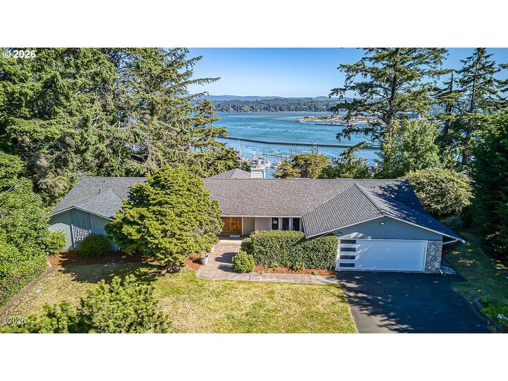 Property Photo: 291 SE Penter Ln OR 97365