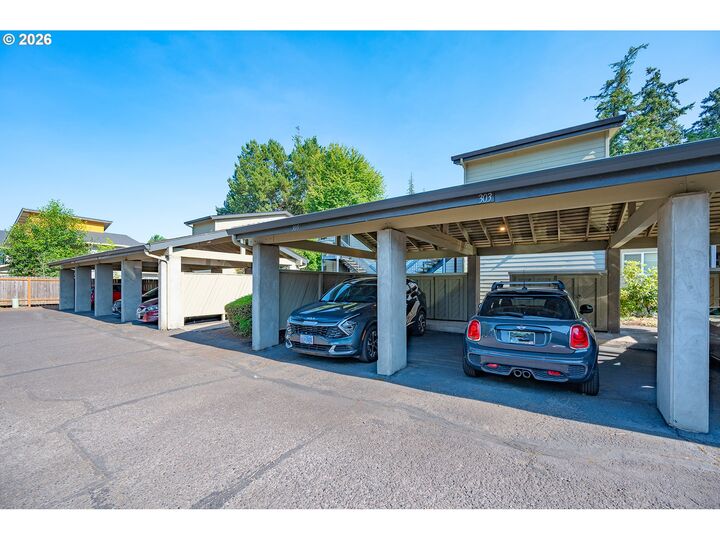 Property Photo:  303 Country Club Rd  OR 97401 