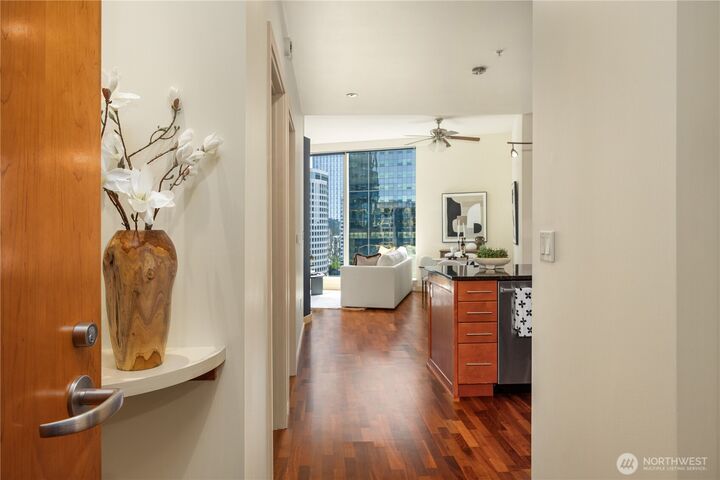 Property Photo: 10610 NE 9th Place 2200 WA 98004