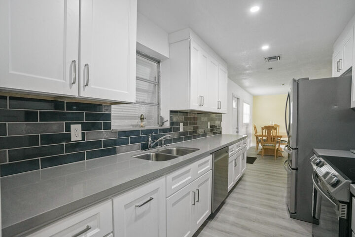 Property Photo: 2270 SW 30th Terrace FL 33312