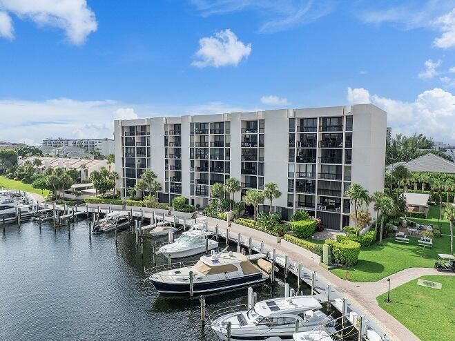 Property Photo:  2687 N Ocean Boulevard 503  FL 33431 