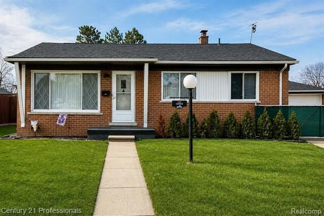 Property Photo: 31274 Fernwood Street MI 48186