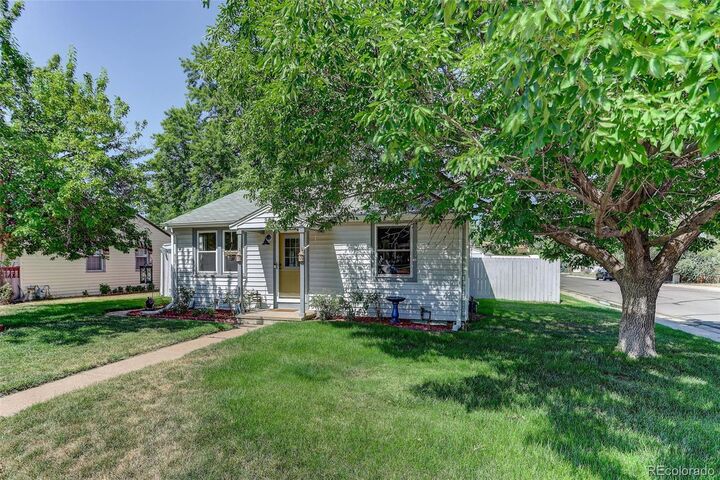 Property Photo:  901 S Locust Street  CO 80224 