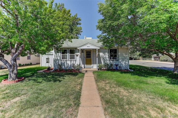 Property Photo: 901 S Locust Street CO 80224