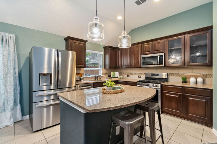 Property Photo: 6406 Dylan Fern TX 78253