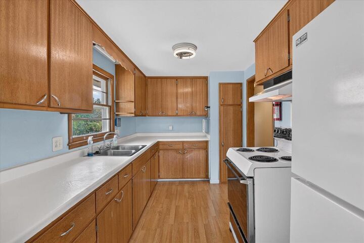 Property Photo:  920 W Sunset Drive  WI 53563 