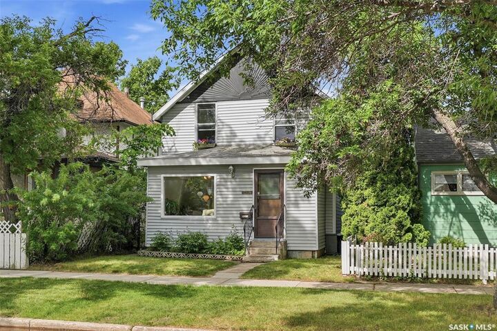 Property Photo: 611 J Avenue S SK S7M 2A9