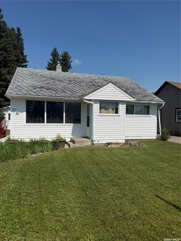 Property Photo: 217 3A Street E SK S0E 1E0