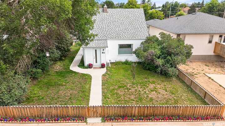 Property Photo: 811 4th Avenue NW SK S6H 3W8