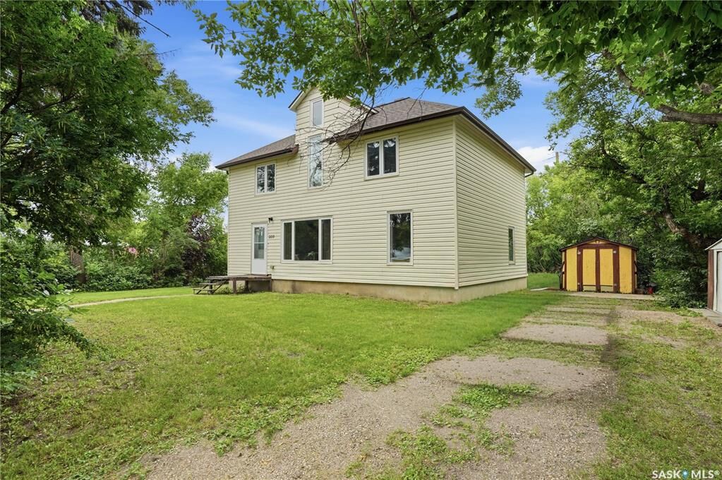 Property Photo: 300 Main Street SK S0G 1H0