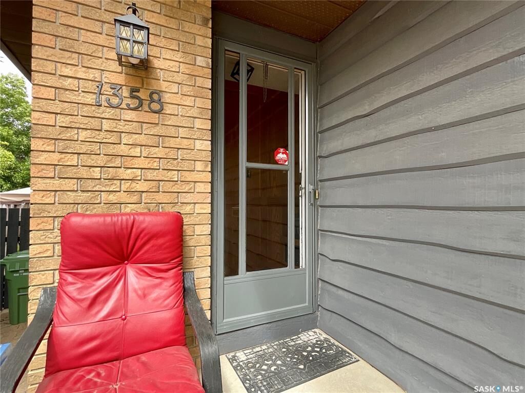 Property Photo:  1358 Lakewood Crescent N  SK S4X 3H3 