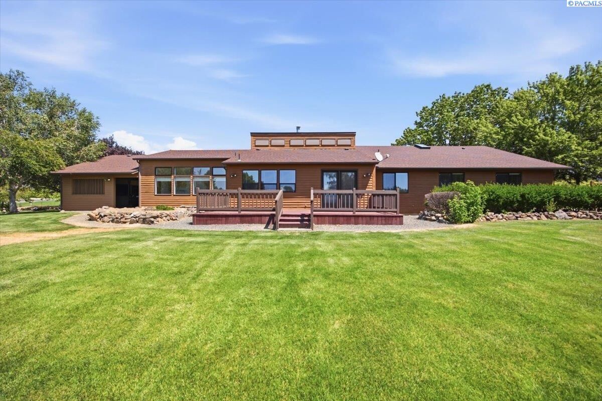 Property Photo: 4711 Maple Ave WA 98901-1334