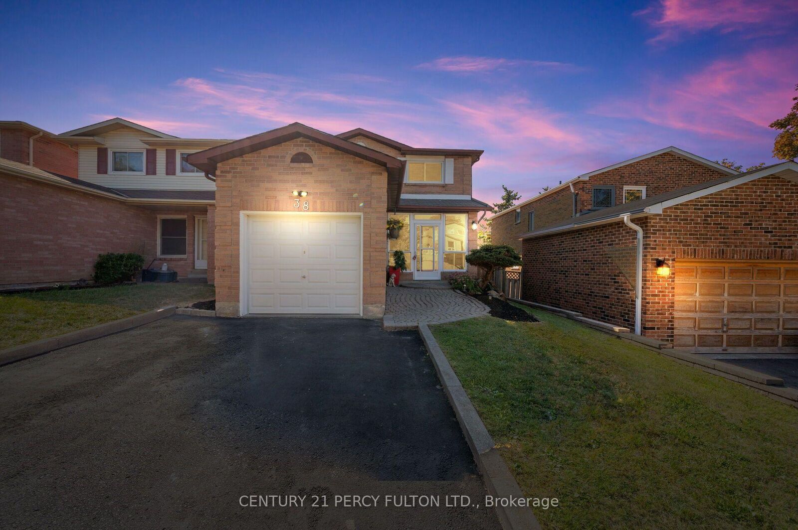 Photo de la propriété: 38 Palmer Drive ON L1S 5T9
