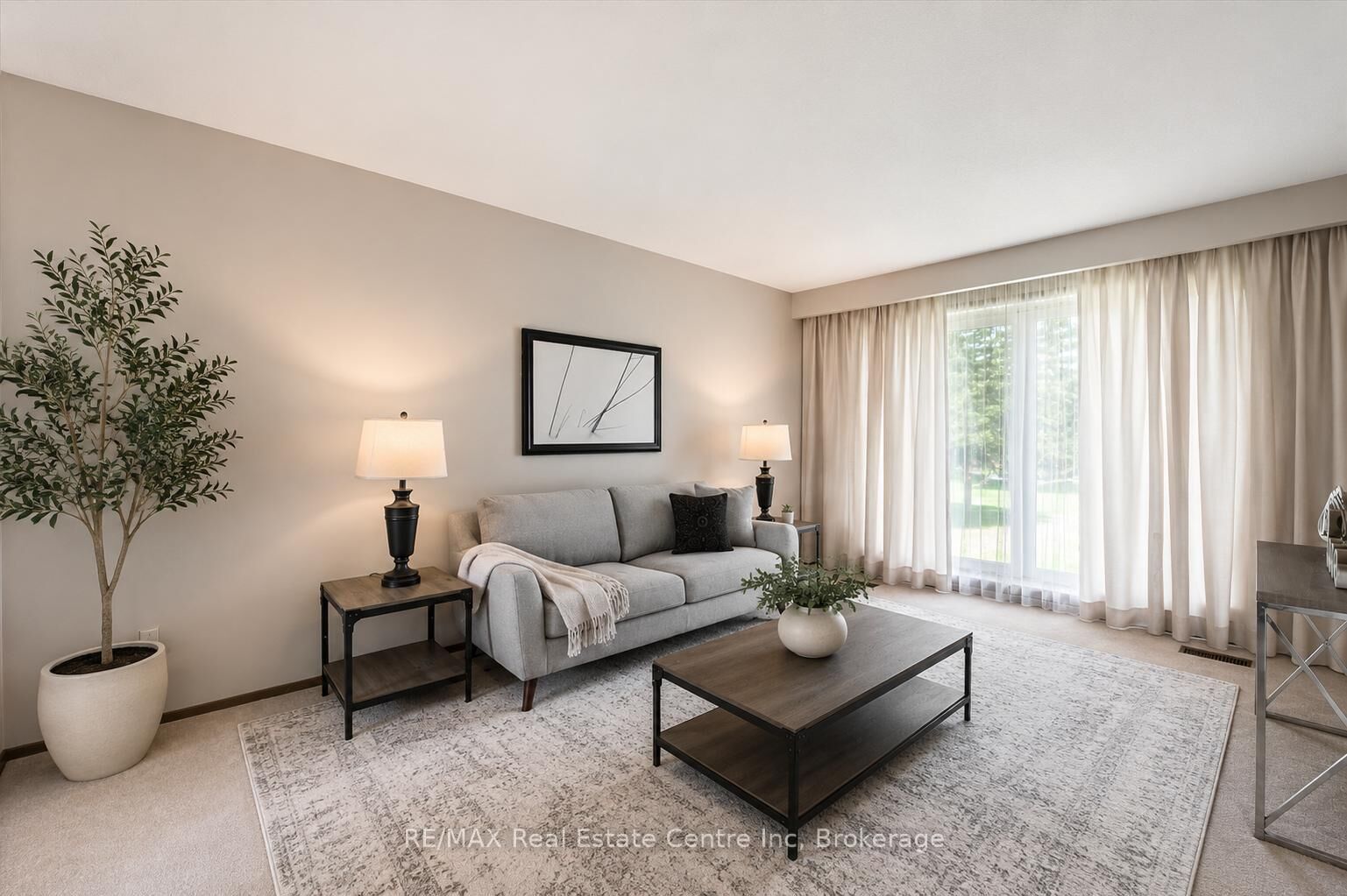 Property Photo: 17 Glenda Court ON N1H 6V6