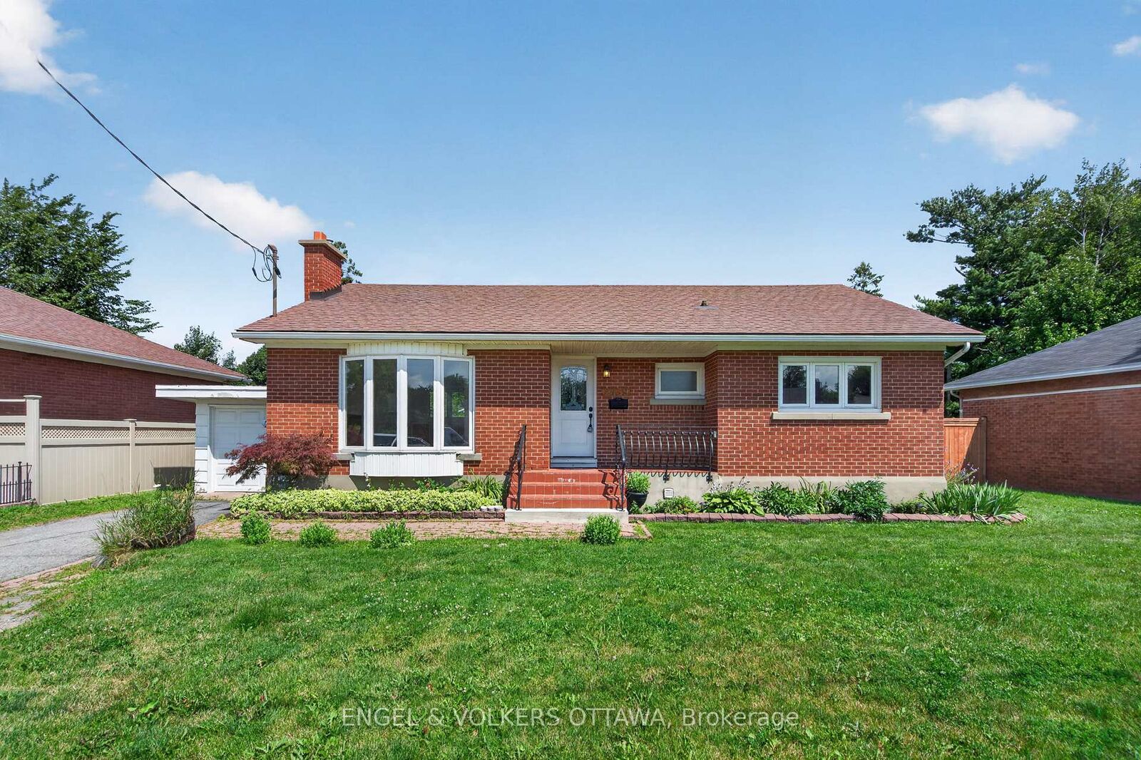 Property Photo: 2439 Alta Vista Drive ON K1H 7M9