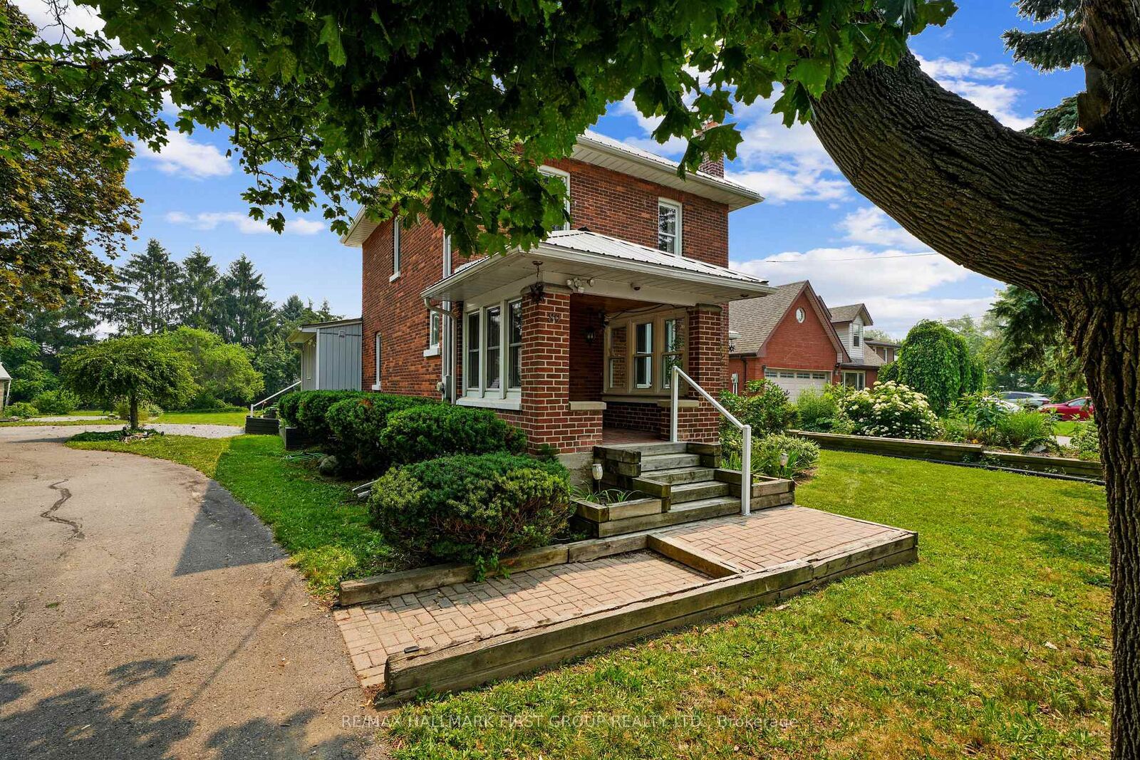 Property Photo: 89 Rose Glen Road N ON L1A 3V6
