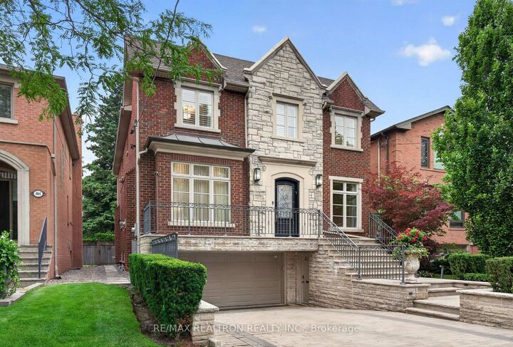Property Photo: 462 Fairlawn Avenue ON M5M 1V1