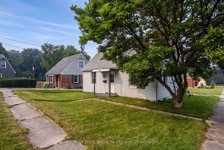 Property Photo: 701 5th Street E ON N4K 1E4
