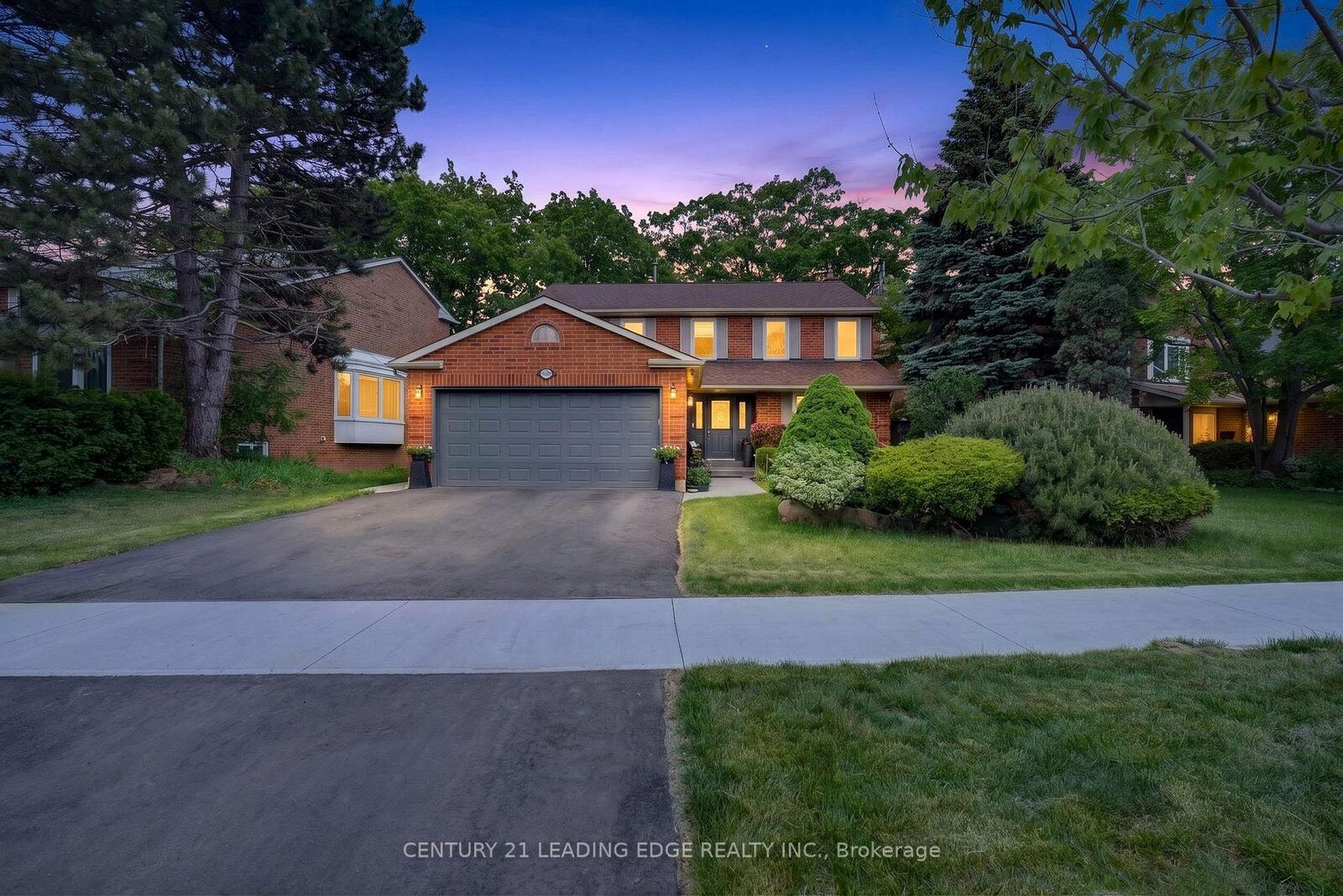 Property Photo: 2300 Folkway Drive ON L5L 3B6