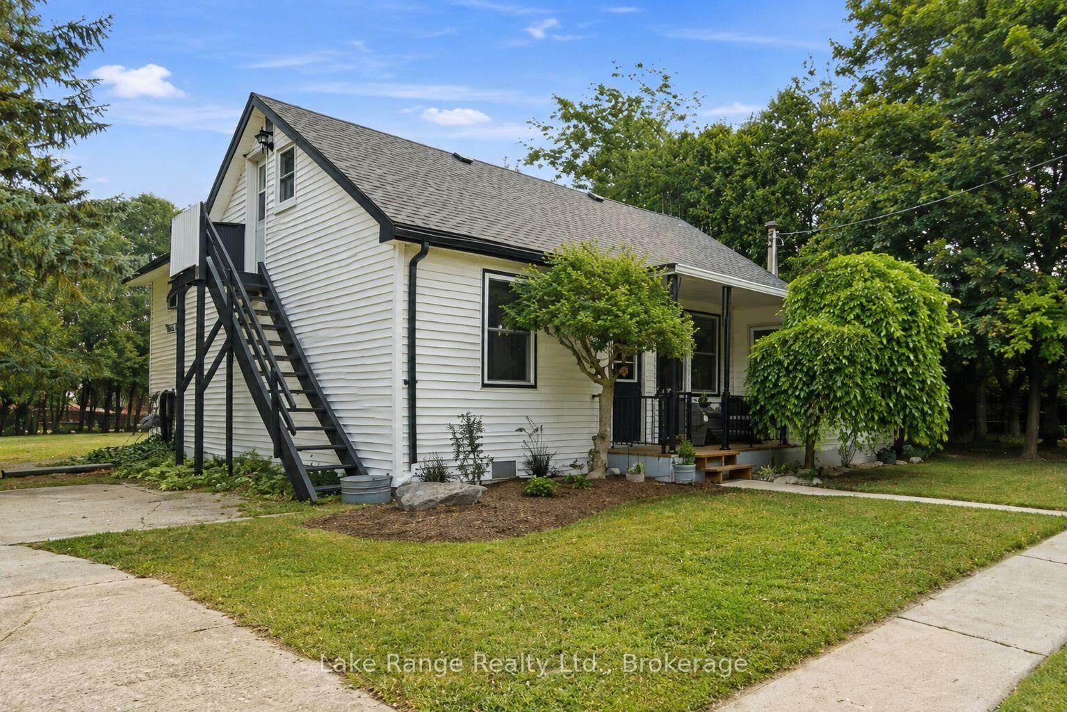 Property Photo: 73 Queen Street ON N0G 2R0