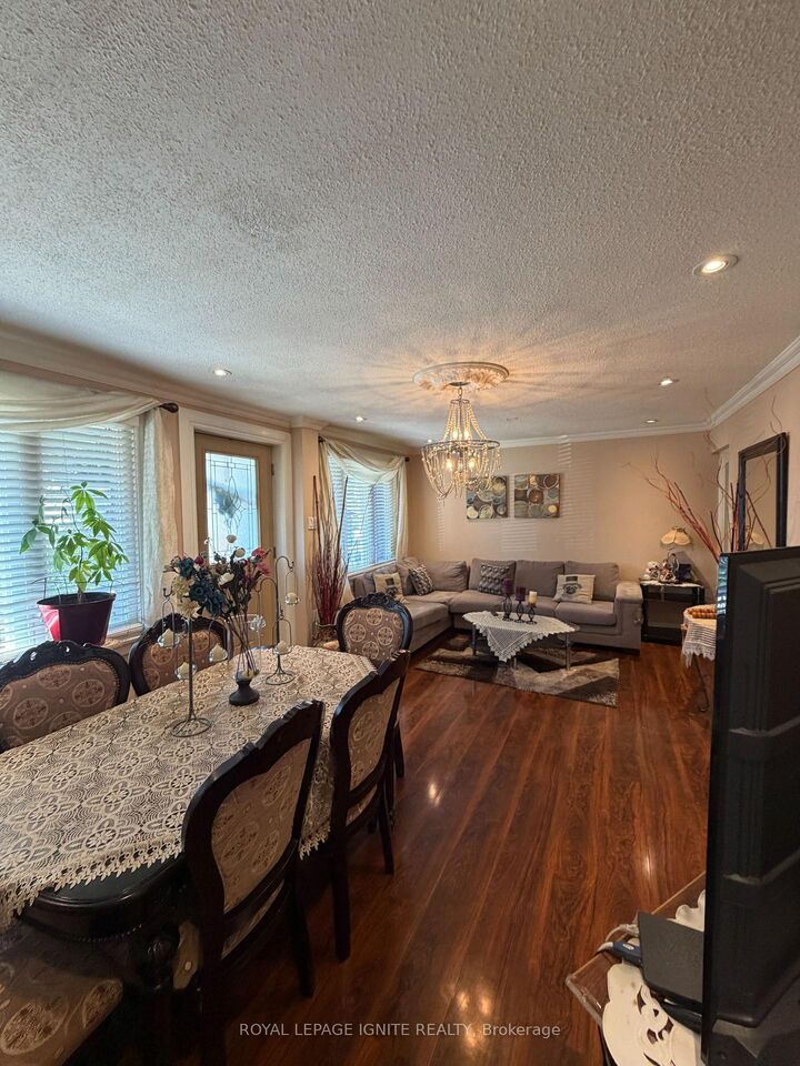 Property Photo: 35 Hillary Avenue ON M6N 2B9