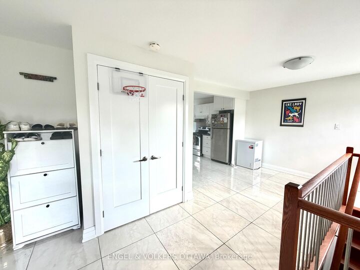 Photo de la propriété: 44 Granton Avenue ON K2G 1W8