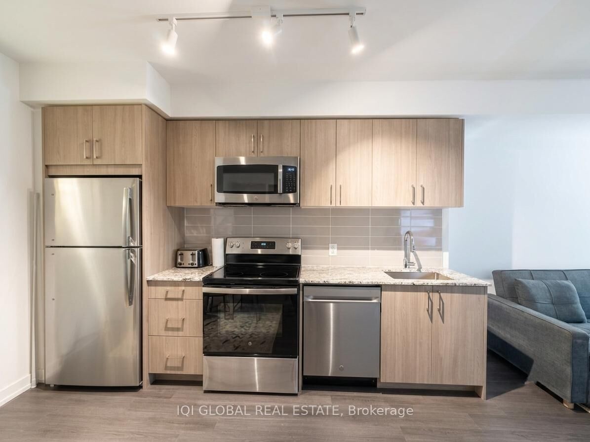 Property Photo:  4010 Eglinton Avenue W 213  ON M9A 0G5 