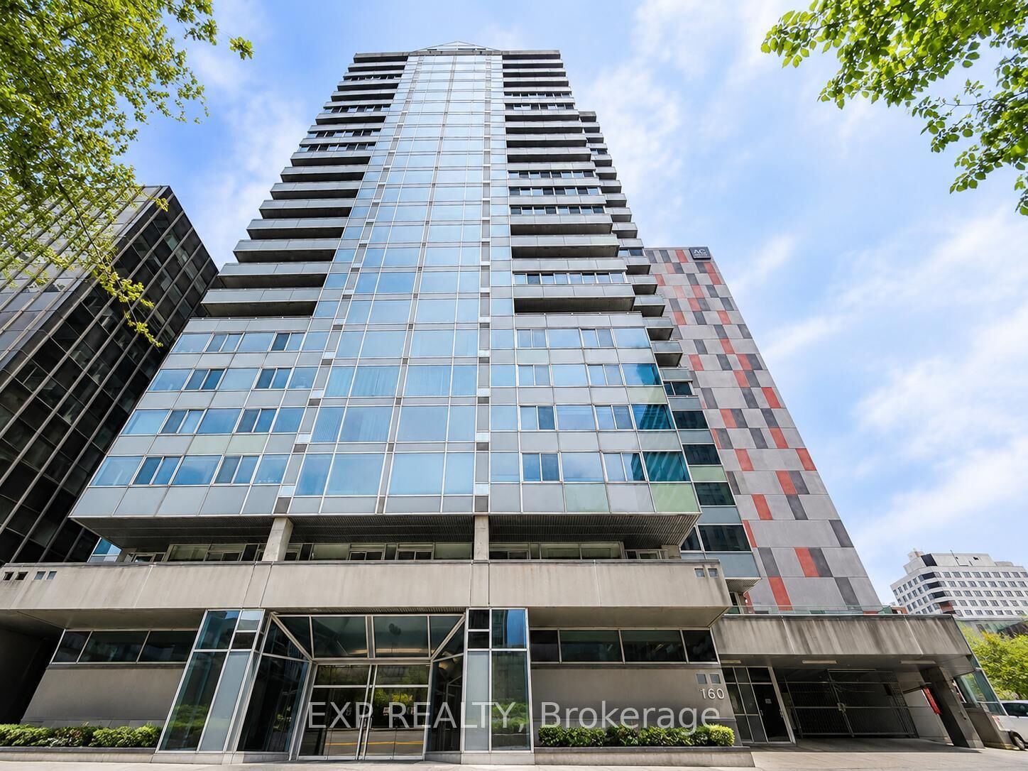 Property Photo: 160 George Street 1505 ON K1N 9M2