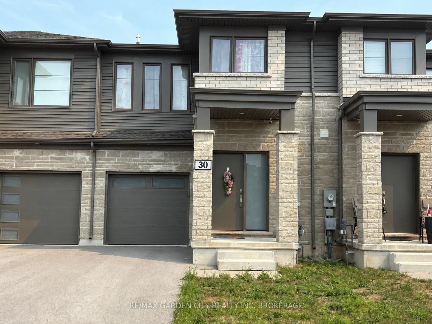 Property Photo: 30 West Creek Court Lower ON L3C 0K8