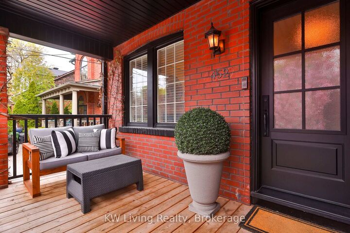 Property Photo: 452 Davisville Avenue ON M4S 1H8