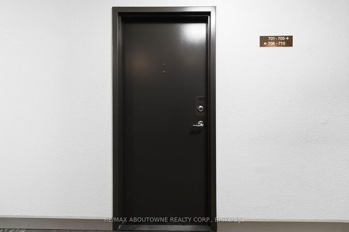Property Photo: 60 Park Avenue 705 ON L7G 4Y9